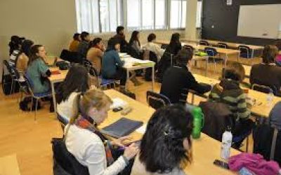 Au Collège et au Lycée, des élèves, des adultes et des jeux