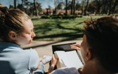 Impuls de la llengua catalana en situacions d’aprenentatge entre iguals: materials de formació