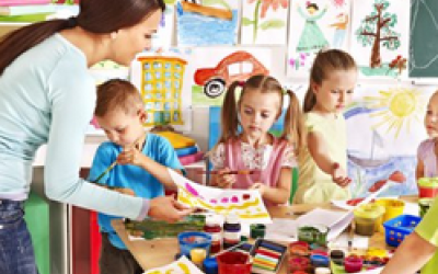 Despertando sensaciones: experiencias artísticas multisensoriales para aprender a conectar con la infancia